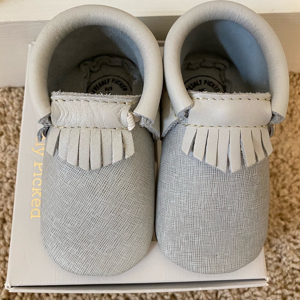NIB - Freshly Picked Size 4 - Grey Crosshatch
